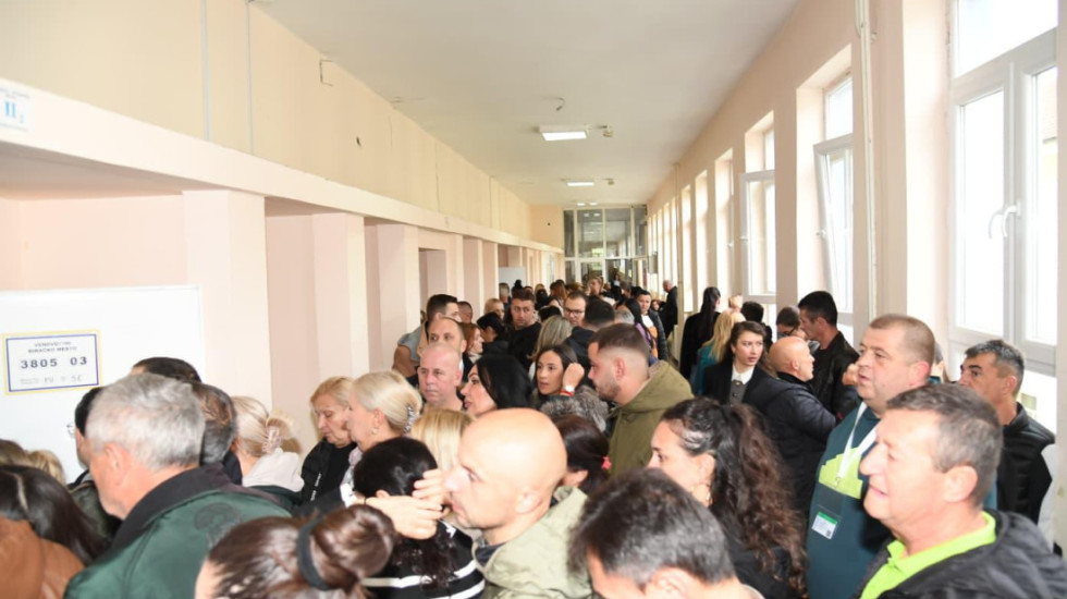 (FOTO/VIDEO) Lokalni izbori na KiM: Građani u srpskim sredinama u velikom broju izašli na glasanje