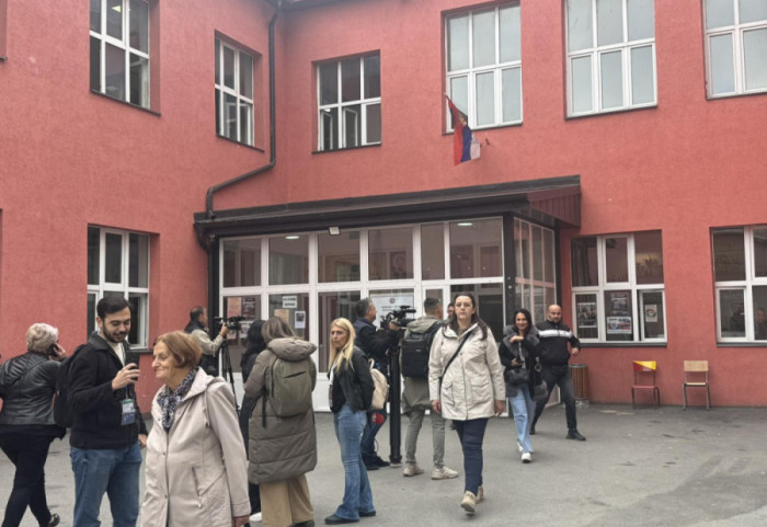 (FOTO/VIDEO) Lokalni izbori na KiM: Građani u srpskim sredinama u velikom broju izašli na glasanje