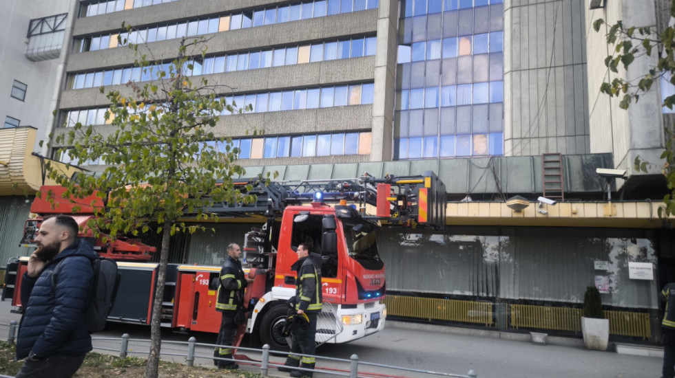 Ugašen požar u zgradi Elektrodistribucije u Novom Sadu, uzrok havarija na delu lifta