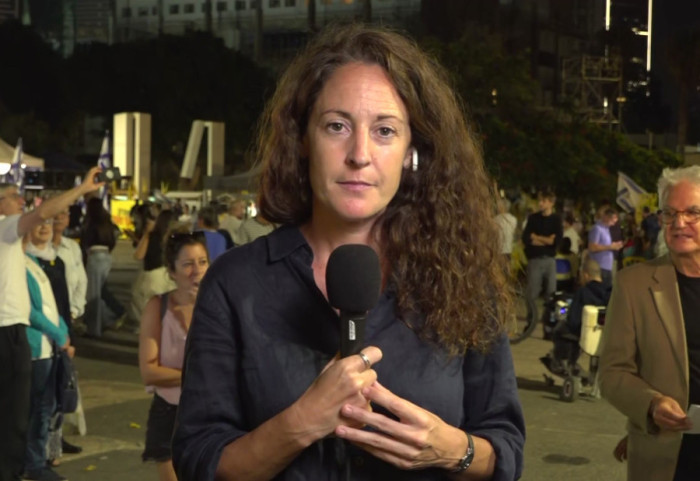 "Ljudi su plakali, osećaju nadu i olakšanje": Novinarka AP za Newsmax Balkans o dočeku talaca u Tel Avivu