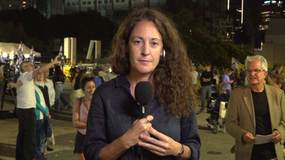 "Ljudi su plakali, osećaju nadu i olakšanje": Novinarka AP za Newsmax Balkans o dočeku talaca u Tel Avivu