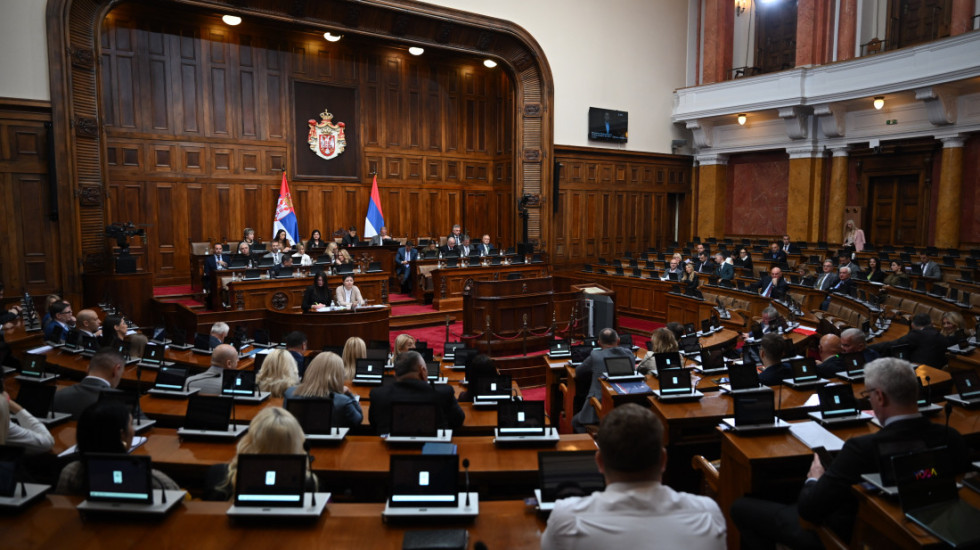 Sednica Skupštine Srbije: Poslanička pitanja, pa rasprava o amandmanima