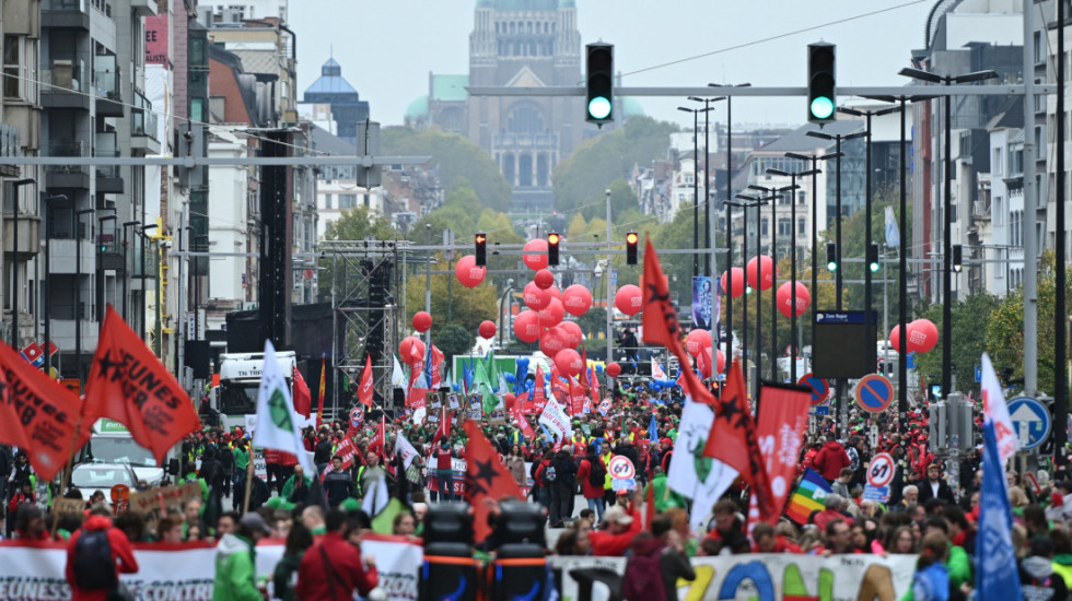 (FOTO) Generalni štrajk u Belgiji, otkazani letovi, desetine hiljada demonstranata na ulicama Brisela