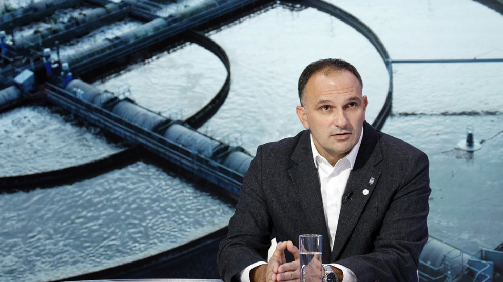 Gradonačelnik tvrdi da Zrenjaninci konačno imaju pijaću vodu, skeptični građani i dalje kupuju flaširanu