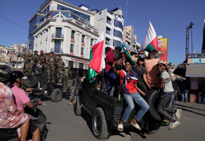 Vojni lideri preuzeli vlast na Madagaskaru i raspustili institucije