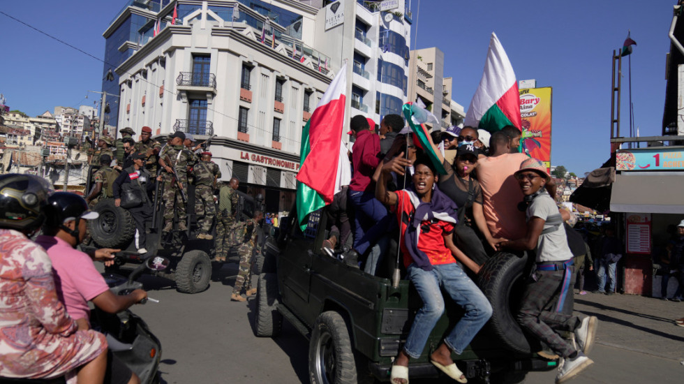 Vojni lideri preuzeli vlast na Madagaskaru i raspustili institucije