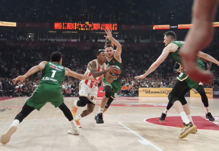 Zvezda pobedila Žalgiris, uspešan novi debi Saše Obradovića