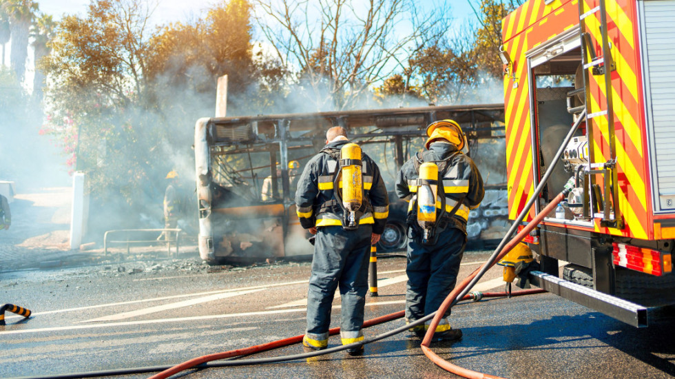 (VIDEO) Zapalio se autobus sa 57 putnika u Indiji: Poginulo najmanje 19 ljudi, 15 povređeno