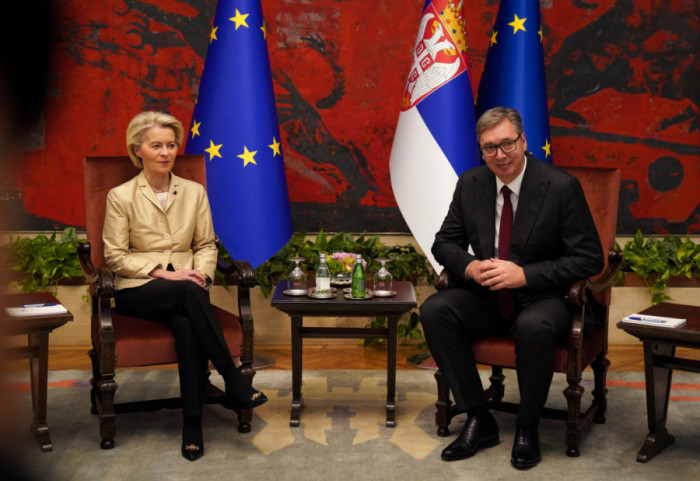 "Srbija nastavlja posvećeno da radi na usklađivanju sa evropskim standardima": Vučić razgovarao sa Ursulom fon der Lajen