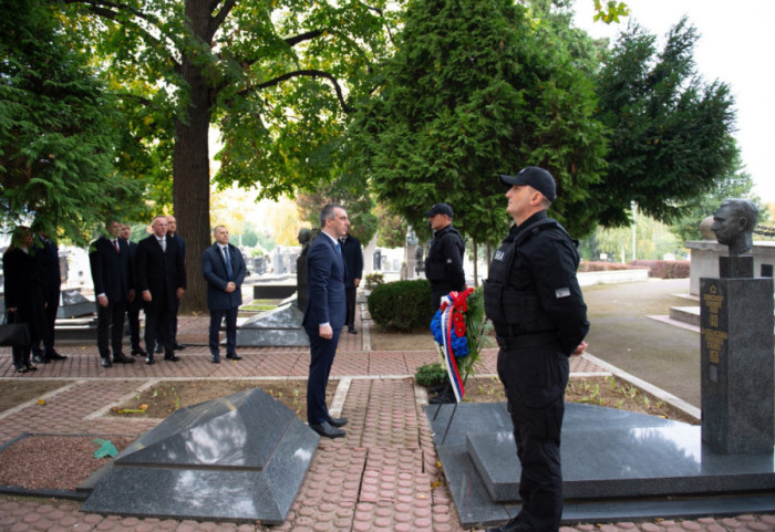 BIA obeležava 126. godišnjicu od osnivanja: Orlić položio vence Aleksandru Leki Rankoviću i Slobodanu Peneziću Krcunu