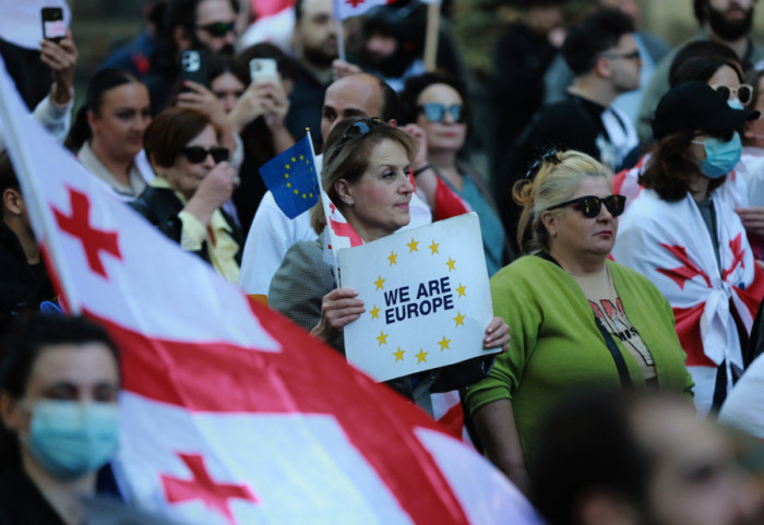 Finska šefica diplomatije i predsedavajuća OEBS kažnjena sa 1.600 evra zbog učešća na antivladinom protestu u Gruziji