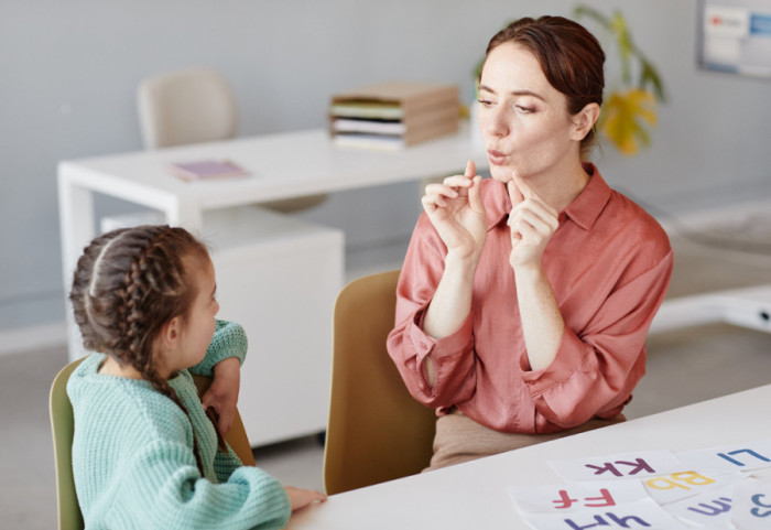 Manje ekrana, više razgovora - ključ zdravog razvoja deteta