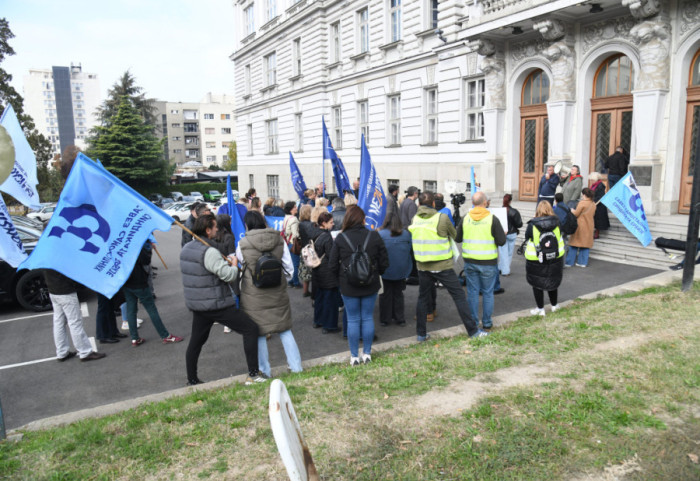 Radnici u kulturi održali protest ispred Ministarstva finansija, traže sastanak sa Sinišom Malim