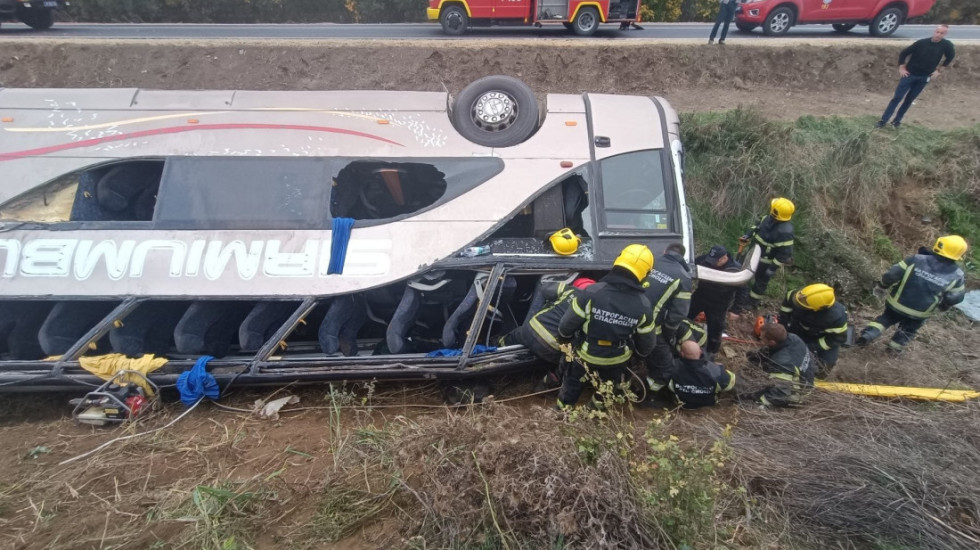 Troje poginulih u autobuskoj nesreći kod Sremske Mitrovice: Oko 80 povređeno, u ponedeljak dan žalosti