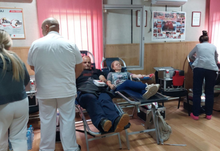 Akcija davanja krvi za povređene u nesreći kod Sremske Mitrovice traje do kraja dana, veliki odziv građana da pomognu