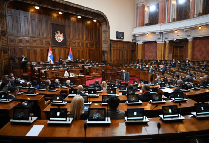 Sednica Skupštine Srbije: Poslanici o sankcijama NIS, zvučnom topu i predlogu rezolucije EP