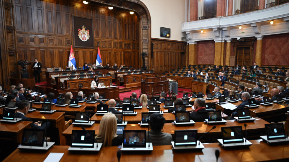 Sednica Skupštine Srbije: Poslanici o sankcijama NIS, zvučnom topu i predlogu rezolucije EP