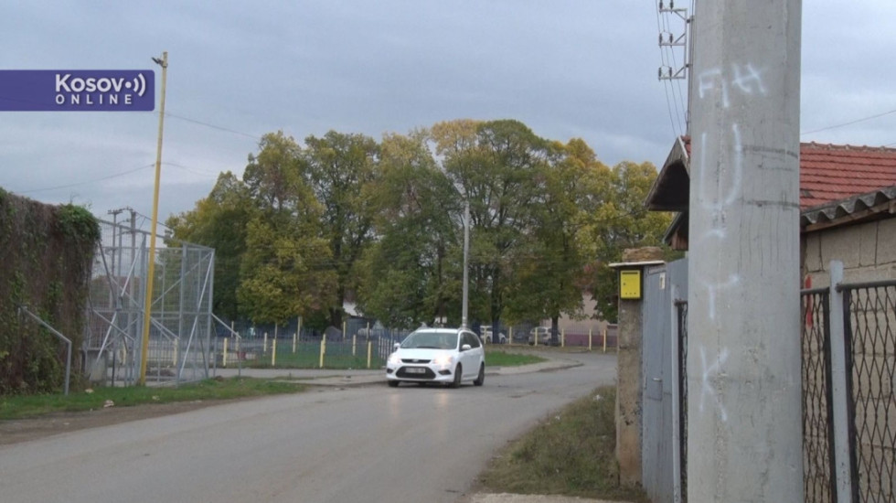 Ispisani grafiti "UČK" u blizini škole i obdaništa u selu Dobrotin kod Lipljana