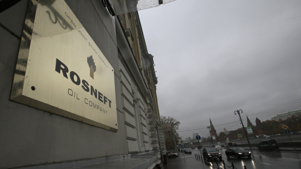 SAD uvele sankcije naftnim kompanijama Rosnjeft i Lukoil, a zemlje EU 19. paket sankcija Rusiji