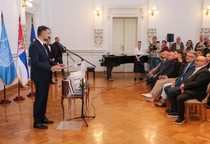 Dodeljene Oktobarske nagrade i Novembarska povelja Novog Sada