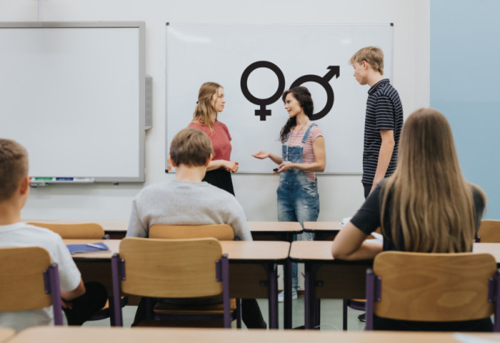 "Cilj da spreči prerano i nezaštićeno stupanje u odnose": Zašto seksualno obrazovanje još nije uvedeno u škole