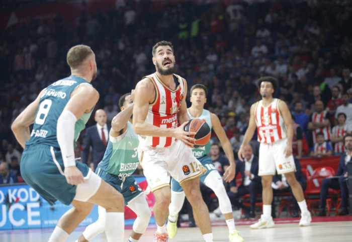 Crvena zvezda ubedljivo pobedila Baskoniju u Areni