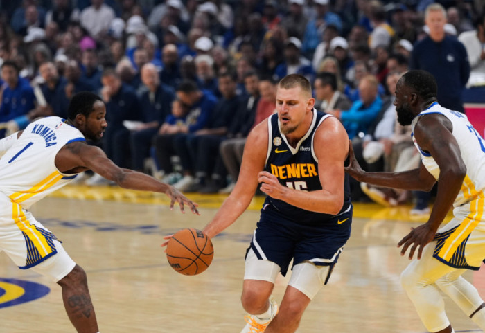 (VIDEO) Jokić postigao tripl-dabl u porazu Denvera od Golden Stejta