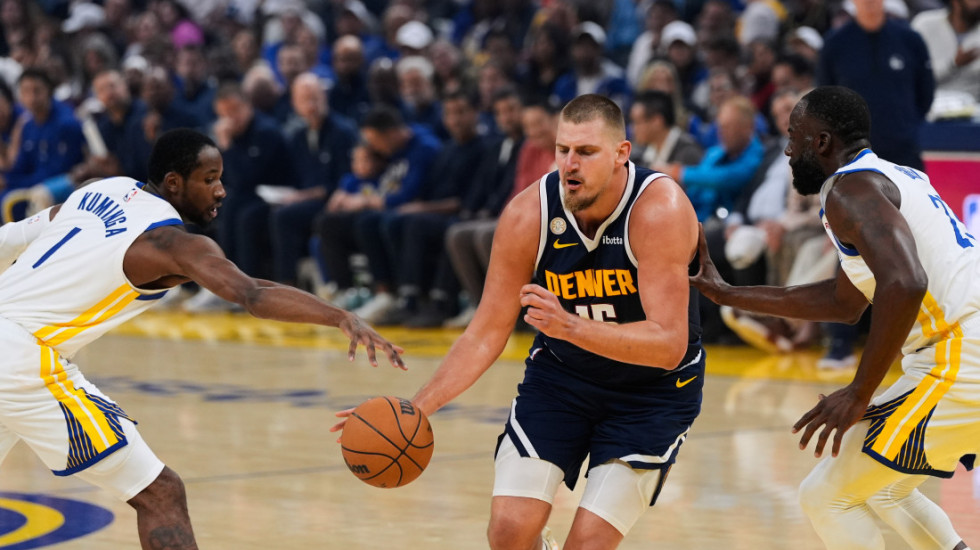 (VIDEO) Jokić postigao tripl-dabl u porazu Denvera od Golden Stejta