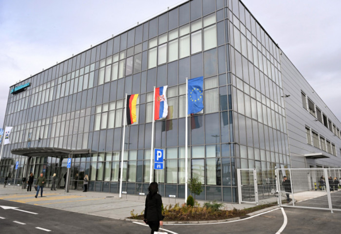 Vučićna otvaranju fabrike Milbauer: Za dve godine imaćemo moderne pasoše