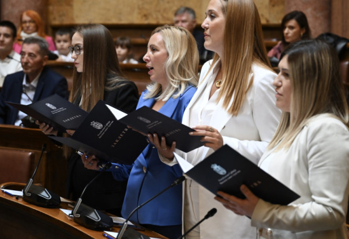 (FOTO) Nove sudije položile zakletvu u Skupštini Srbije: "Sudite nezavisno, nepristrasno, u skladu sa Ustavom i zakonom"