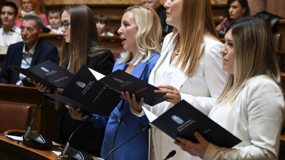(FOTO) Nove sudije položile zakletvu u Skupštini Srbije: "Sudite nezavisno, nepristrasno, u skladu sa Ustavom i zakonom"