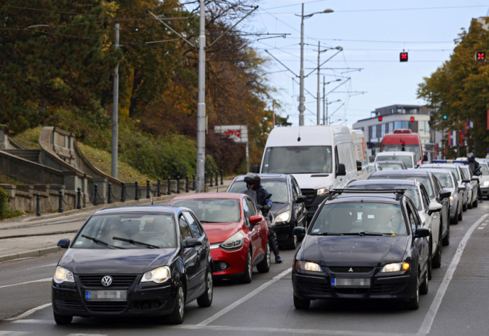 AMSS: Snega na putevima nema, na izlazu na Batrovcima teretnjaci čekaju tri sata