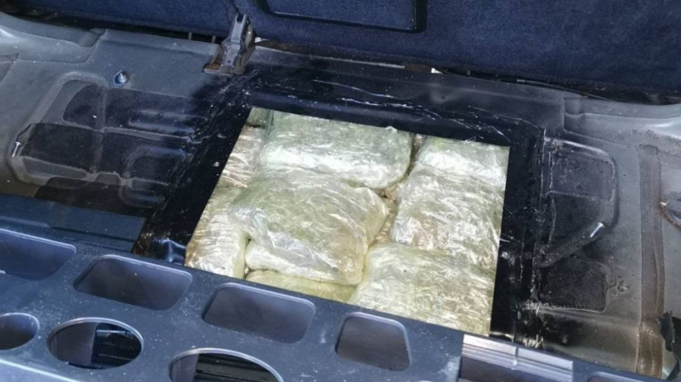 Zaplenjeno skoro 60 kilograma marihuane na graničnom prelazu Gradina, uhapšen mladić (22)