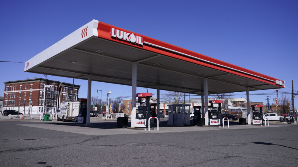 Lukoil prodaje svoju imovinu u inostranstvu zbog sankcija SAD