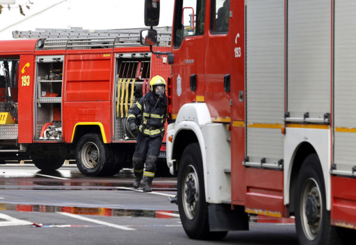 Požar u magacinu u Nišu: Gore gume i kartoni, nema povređenih