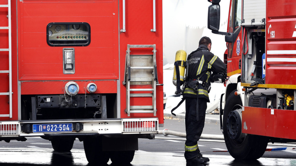 Automobilom udario u kuću u okolini Šapca, vatrogasci sekli vozilo da izvuku povređenu osobu