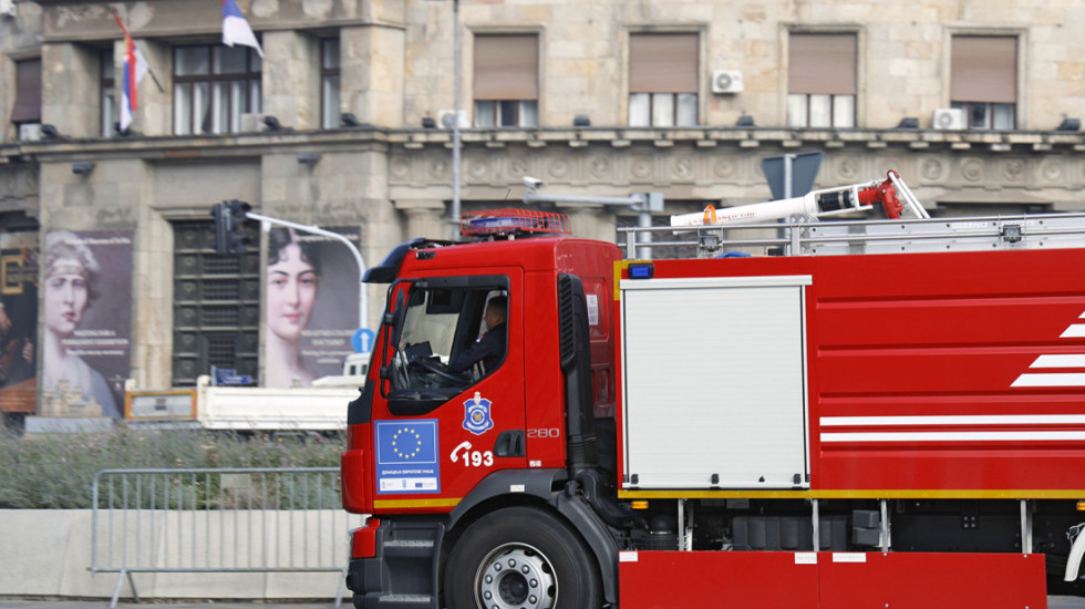 Požar u restoranu na Pančevačkom putu, izgorelo i parkirano vozilo