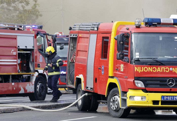 Požar u zgradi Specijalnog suda: Vatra zahvatila krov i više kancelarija, intervenišu vatrogasci sa 10 vozila