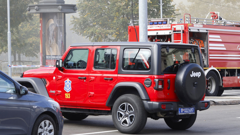 Izgorela četiri automobila, peti delimično: Požar na parkingu u Sremskoj Mitrovici