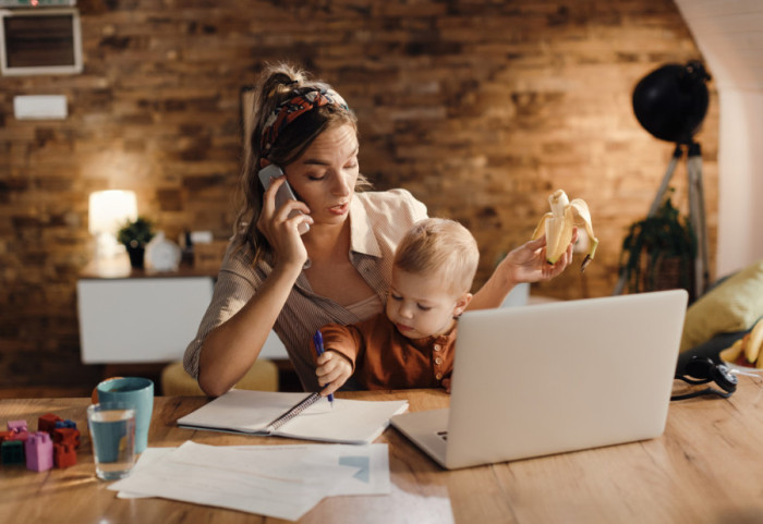 Žene sa decom nailaze na brojne poteškoće u poslu: "Želimo da nas ne dočeka otkaz po povratku sa porodiljskog"