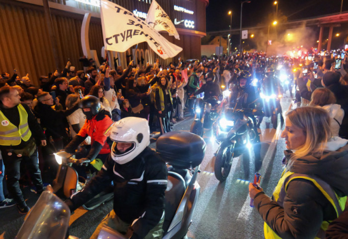 (FOTO/VIDEO) Novopazarski studenti koji pešače do Novog Sada stigli u Beograd