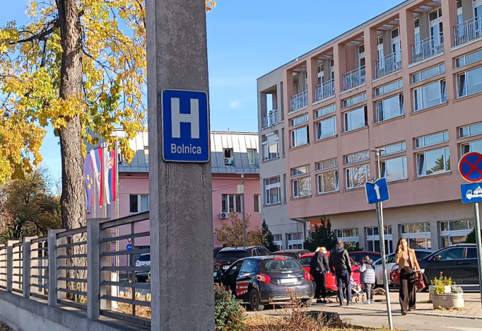 "Dvoje dece na intenzivnoj nezi, jedno transportuju u Beograd": Stanje povređenih u saobraćajnoj nesreći kod Novog Sada