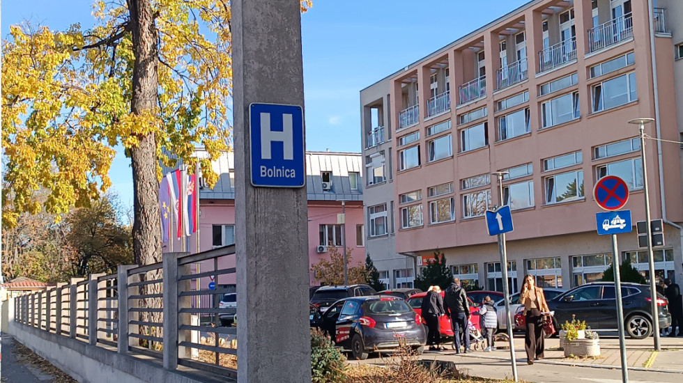 "Dvoje dece na intenzivnoj nezi, jedno transportuju u Beograd": Stanje povređenih u saobraćajnoj nesreći kod Novog Sada