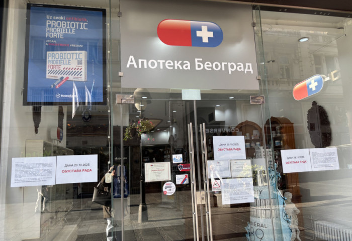 Zaposleni u "Apoteci Beograd" stupili u jednodnevnu obustavu rada