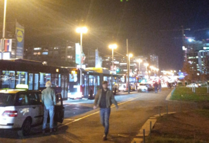 Kolaps na ključnim saobraćajnicama u Beogradu tokom celog dana, MUP kaže da je gužva "neobjašnjiva"