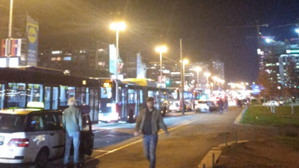 Kolaps na ključnim saobraćajnicama u Beogradu tokom celog dana, MUP kaže da je gužva "neobjašnjiva"