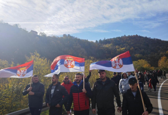 (FOTO/VIDEO) Srbi sa Kosova i Metohije nastavili put ka Novom Sadu, pridružili im se meštani Raške i Kraljeva