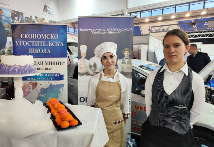 Školski dan na Sajmu knjiga: Na štandu Kancelarije za dualno obrazovanje škole predstavljaju svoje programe