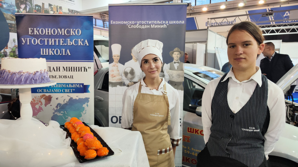 Školski dan na Sajmu knjiga: Na štandu Kancelarije za dualno obrazovanje škole predstavljaju svoje programe