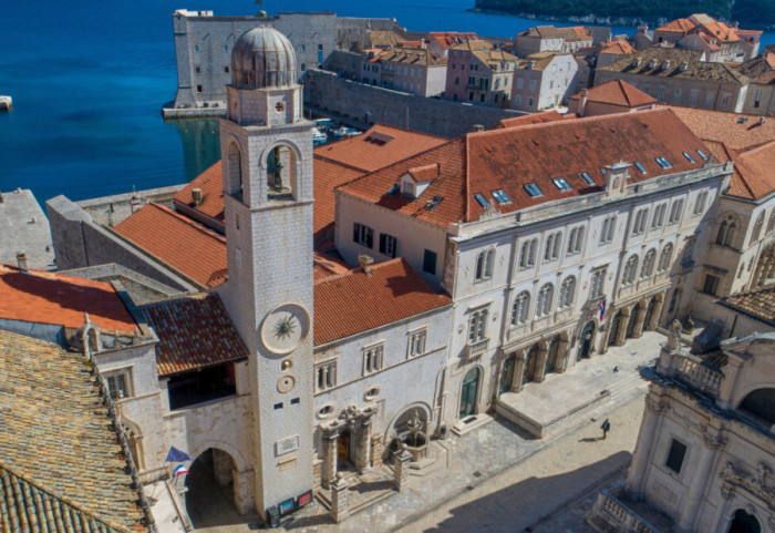 Prosečna januarska neto plata u Hrvatskoj 1.511 evra, najisplativiji avio-prevoz